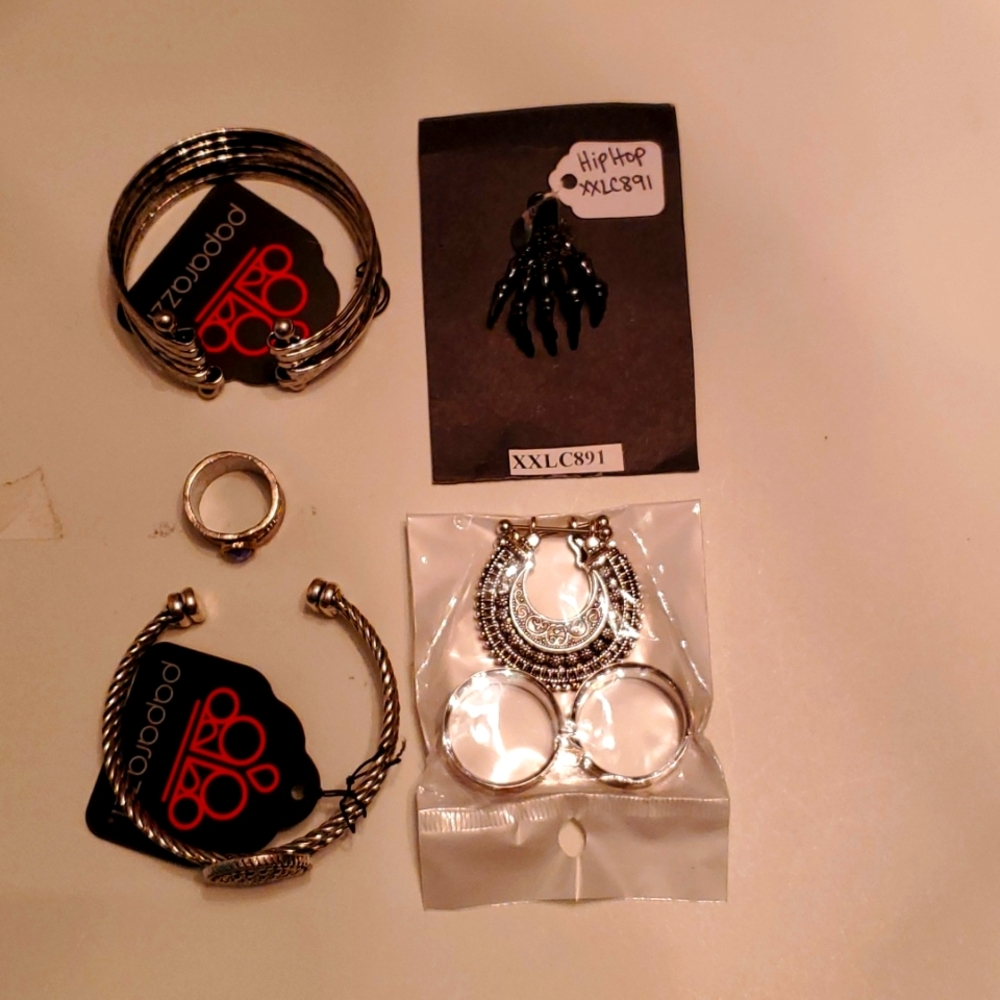 💥Skeleton hand charm, dangle ear plug ring and bracelets